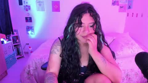 Snapshot of stephanifox chatting on 12-23-24, 04:55 Stephanie online show from 12-23-24, 04:55