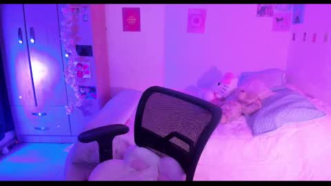 Snapshot of stephanifox chatting on 02-17-25, 12:54 Stephanie online show from 02-17-25, 12:54