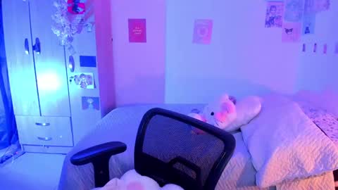 Snapshot of stephanifox chatting on 02-25-25, 11:44 Stephanie online show from 02-25-25, 11:44