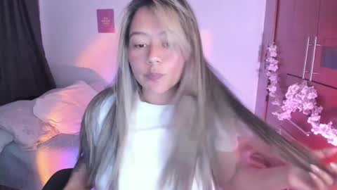 Snapshot of stephanifox chatting on 09-28-25, 12:16 Stephanie online show from 09-28-25, 12:16