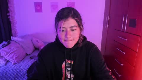 Snapshot of stephanifox chatting on 10-12-25, 01:48 Stephanie online show from 10-12-25, 01:48