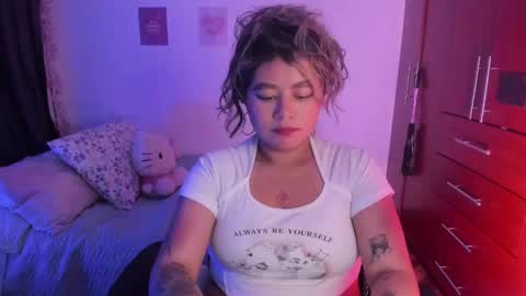 Snapshot of stephanifox chatting on 10-13-25, 12:43 Stephanie online show from 10-13-25, 12:43