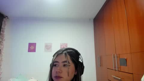 Snapshot of stephanifox chatting on 10-20-25, 04:02 Stephanie online show from 10-20-25, 04:02