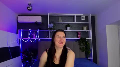 Stephie online show from 02-25-26, 06:39