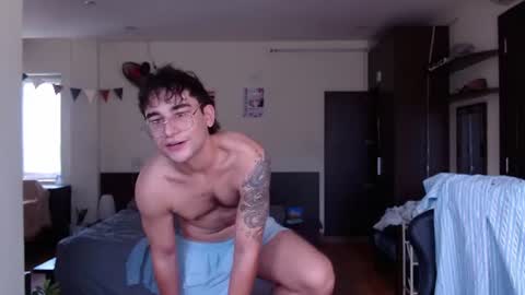 Snapshot of steveoceanbeanhuge chatting on 06-19-26, 03:33 Alex online show from 06-19-26, 03:33