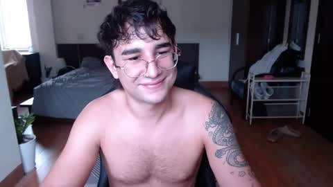 Snapshot of steveoceanbeanhuge chatting on 07-05-26, 04:19 Alex online show from 07-05-26, 04:19