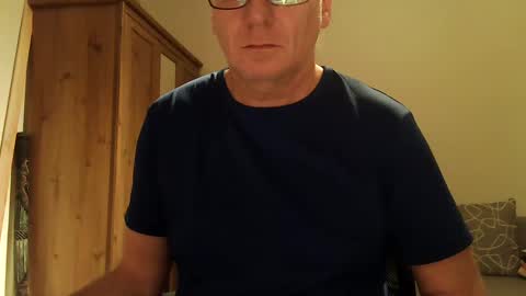 Snapshot of stevessky chatting on 01-16-25, 12:12 stevessky online show from 01-16-25, 12:12