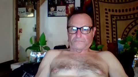 Snapshot of steviehard7 chatting on 02-19-25, 04:55 steviehard7 online show from 02-19-25, 04:55