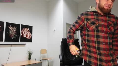 Snapshot of stewart_benzo chatting on 12-22-25, 03:25 Stewart Barnz online show from 12-22-25, 03:25