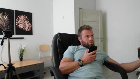 Snapshot of stewart_benzo chatting on 03-09-26, 12:53 Stewart Barnz online show from 03-09-26, 12:53