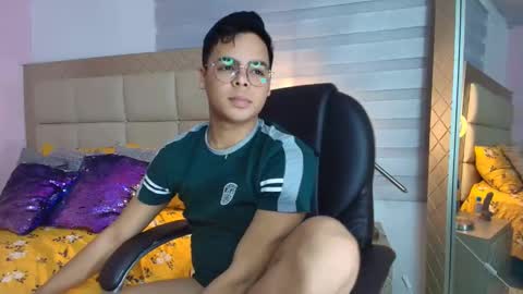 Snapshot of stewart_mateo_ chatting on 11-13-25, 02:32 stewart online show from 11-13-25, 02:32