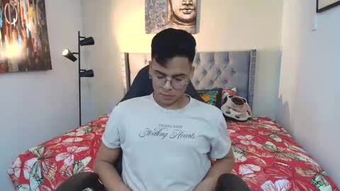 Snapshot of stewart_mateo_ chatting on 11-15-25, 02:53 stewart online show from 11-15-25, 02:53