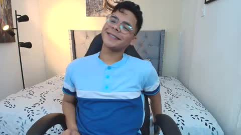 Snapshot of stewart_mateo_ chatting on 11-20-25, 02:12 stewart online show from 11-20-25, 02:12