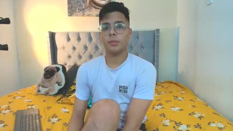 Snapshot of stewart_mateo_ chatting on 11-28-25, 02:36 stewart online show from 11-28-25, 02:36