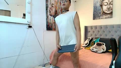 Snapshot of stewart_mateo_ chatting on 11-30-25, 02:26 stewart online show from 11-30-25, 02:26