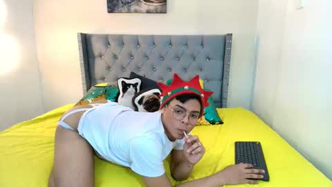 Snapshot of stewart_mateo_ chatting on 12-05-25, 02:42 stewart online show from 12-05-25, 02:42