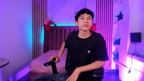 Snapshot of sthepanodimonaco chatting on 12-15-25, 07:51 Sthepano online show from 12-15-25, 07:51