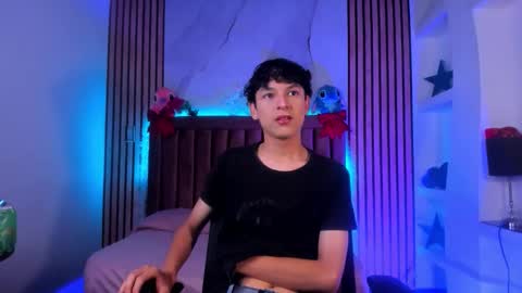 Snapshot of sthepanodimonaco chatting on 12-17-25, 08:15 Sthepano online show from 12-17-25, 08:15