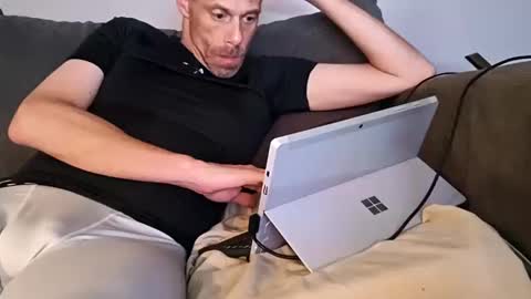 Snapshot of stickymouse45 chatting on 10-12-25, 08:35 stickymouse45 online show from 10-12-25, 08:35