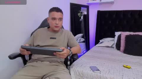 Snapshot of stiiven_lopez chatting on 04-15-26, 03:19 Stiven online show from 04-15-26, 03:19