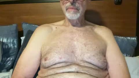 Snapshot of stillbad2 chatting on 12-18-25, 10:05 Stillbad2 online show from 12-18-25, 10:05