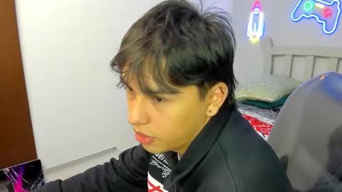 Stiwen online show from 10-28-25, 02:42