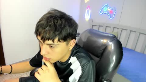 Stiwen online show from 11-21-25, 04:16