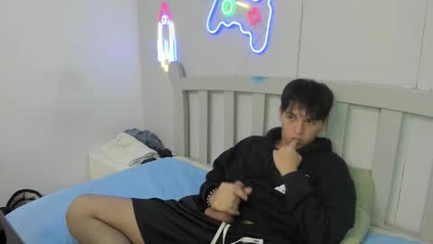 Stiwen online show from 12-15-25, 01:32