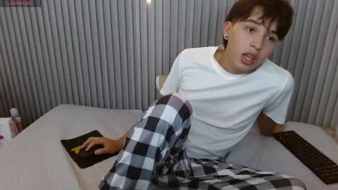 Snapshot of stiwentwink chatting on 04-30-26, 08:57 Stiwen online show from 04-30-26, 08:57