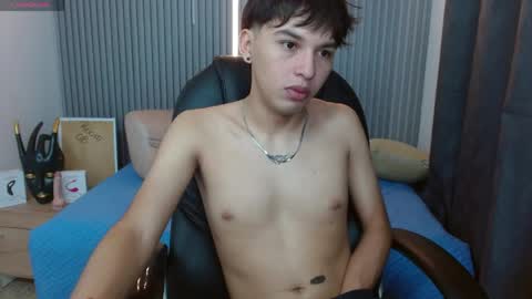 Snapshot of stiwentwink chatting on 05-23-26, 02:21 Stiwen online show from 05-23-26, 02:21