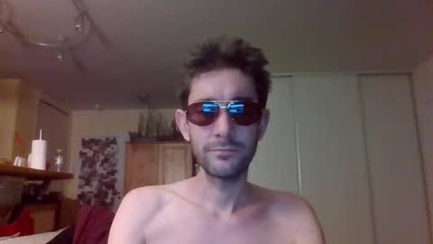 Snapshot of stmnog9477 chatting on 10-26-25, 10:47 Julien9477 online show from 10-26-25, 10:47