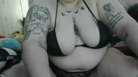 Snapshot of stonedbbw01 chatting on 11-19-25, 10:37 stonedbbw01 online show from 11-19-25, 10:37