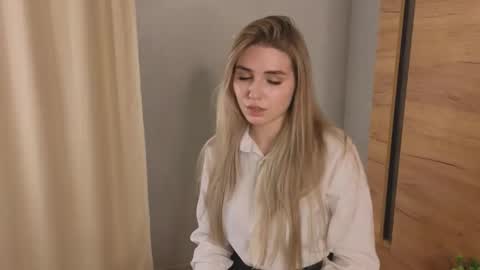 Luna online show from 11-20-25, 03:12