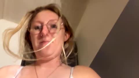 Snapshot of stormyybabe chatting on 07-25-26, 04:43 Stormyybabe online show from 07-25-26, 04:43