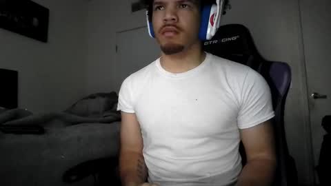 Snapshot of str8dj chatting on 12-16-25, 03:17 Dj online show from 12-16-25, 03:17