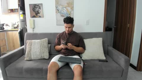 Snapshot of straight__friends chatting on 06-07-26, 01:48 straight__friends online show from 06-07-26, 01:48