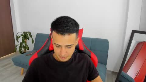 Snapshot of straight_boys_hornys chatting on 03-20-26, 06:02 straight_boys_hornys online show from 03-20-26, 06:02