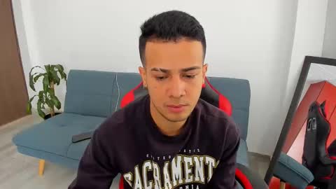 Snapshot of straight_boys_hornys chatting on 03-22-26, 01:36 straight_boys_hornys online show from 03-22-26, 01:36