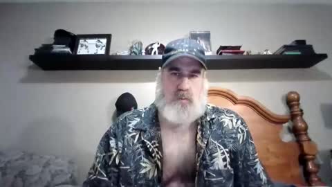 Snapshot of straightbear4you chatting on 10-15-25, 09:48 Straightbear4you online show from 10-15-25, 09:48