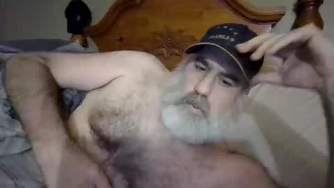 Snapshot of straightbear4you chatting on 10-19-25, 09:43 Straightbear4you online show from 10-19-25, 09:43
