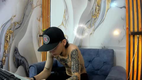 Snapshot of straightboy_nick chatting on 10-07-25, 06:32 NICK online show from 10-07-25, 06:32