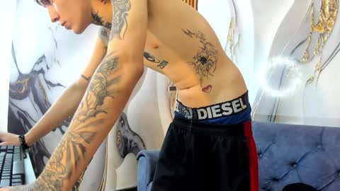 Snapshot of straightboy_nick chatting on 10-09-25, 06:44 NICK online show from 10-09-25, 06:44