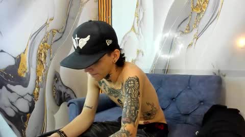 Snapshot of straightboy_nick chatting on 10-17-25, 01:09 NICK online show from 10-17-25, 01:09