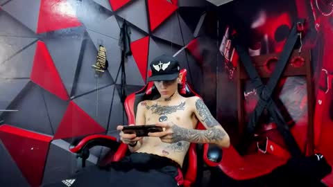 Snapshot of straightboy_nick chatting on 10-22-25, 01:28 NICK online show from 10-22-25, 01:28