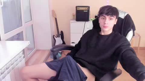 Snapshot of stralght_twinks chatting on 02-12-25, 01:59 Ray online show from 02-12-25, 01:59