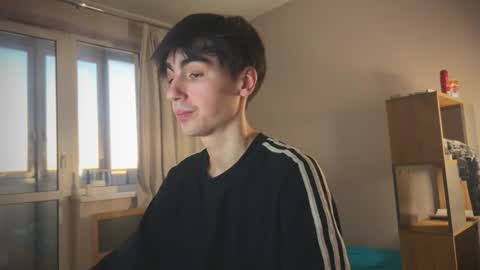 Snapshot of stralght_twinks chatting on 02-15-26, 03:20 Ray online show from 02-15-26, 03:20