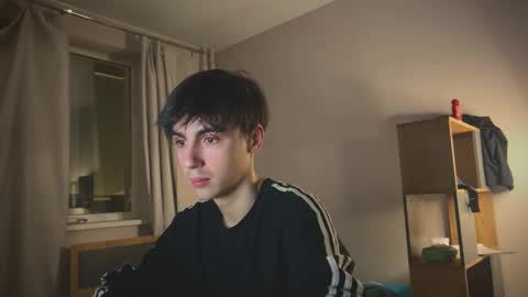 Snapshot of stralght_twinks chatting on 02-18-26, 09:22 Ray online show from 02-18-26, 09:22