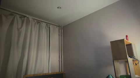 Snapshot of stralght_twinks chatting on 02-20-26, 09:04 Ray online show from 02-20-26, 09:04