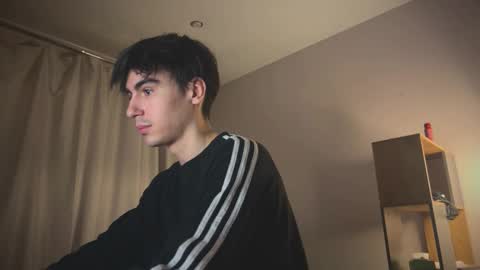 Snapshot of stralght_twinks chatting on 02-22-26, 10:52 Ray online show from 02-22-26, 10:52