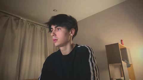 Snapshot of stralght_twinks chatting on 02-23-26, 09:45 Ray online show from 02-23-26, 09:45